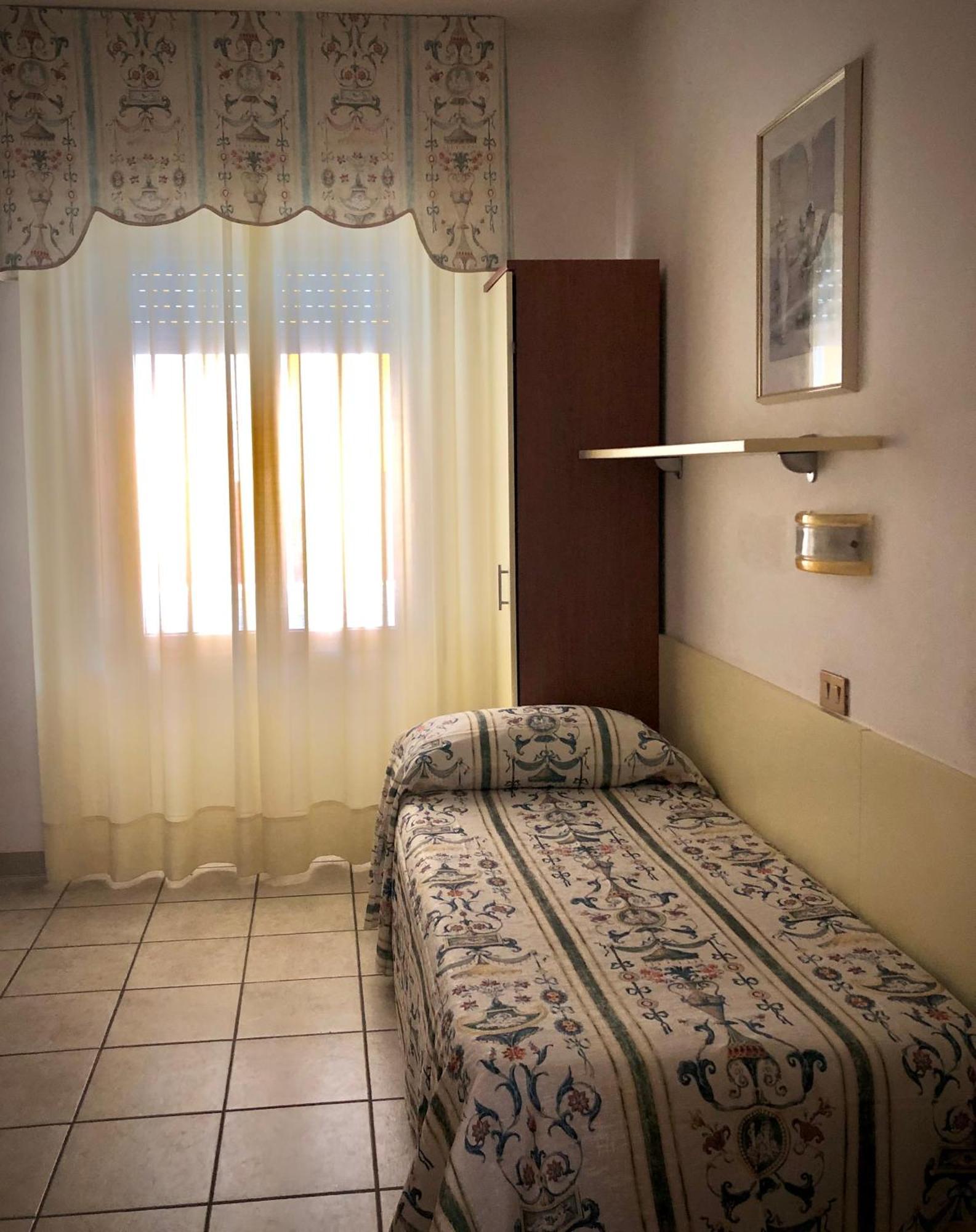 Hotel La Parigina Lignano Sabbiadoro Eksteriør billede